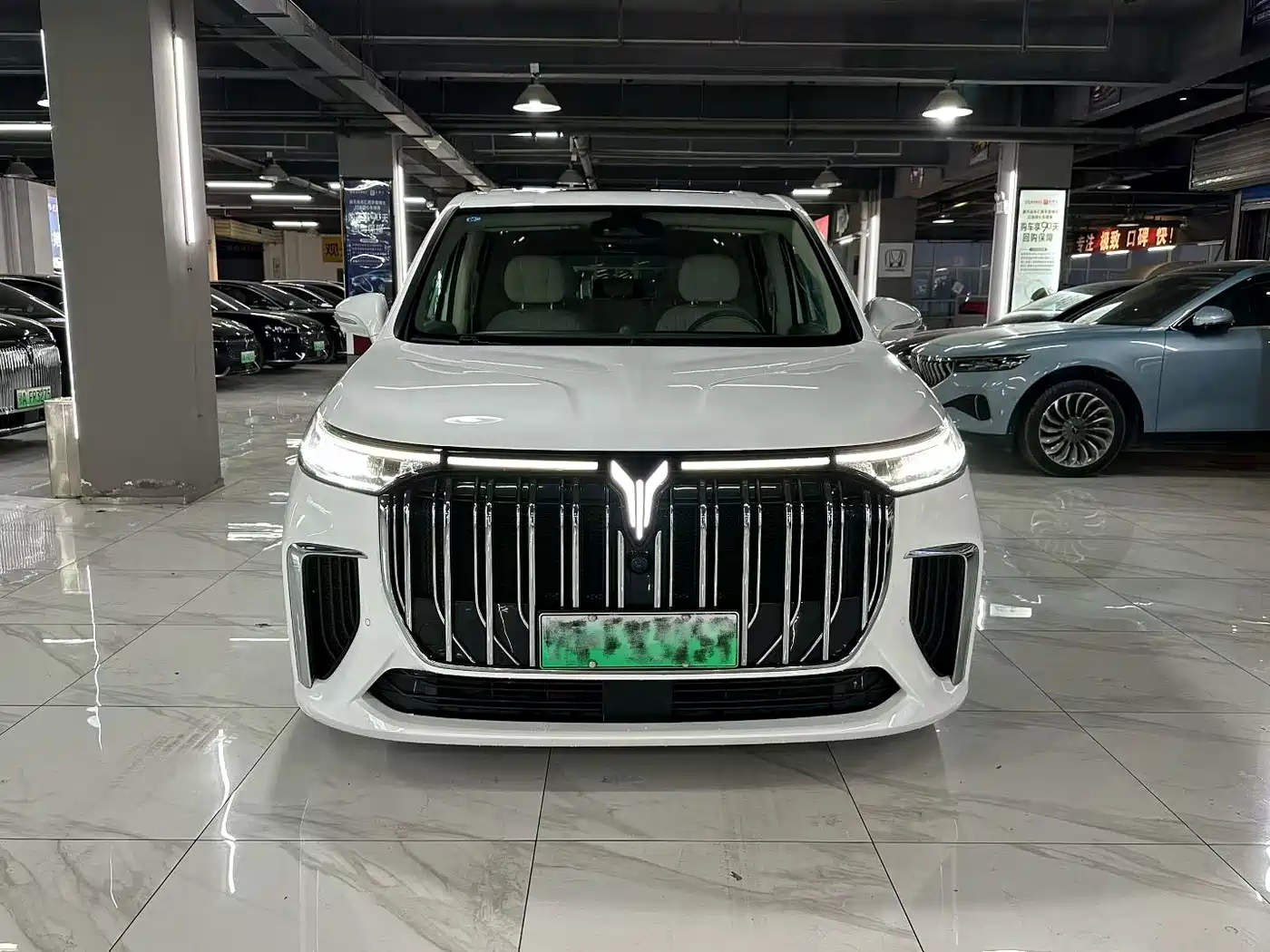 Voyah Auto Voyah Dreamer 2022 Low-carbon Dream+Smart Package фото 2