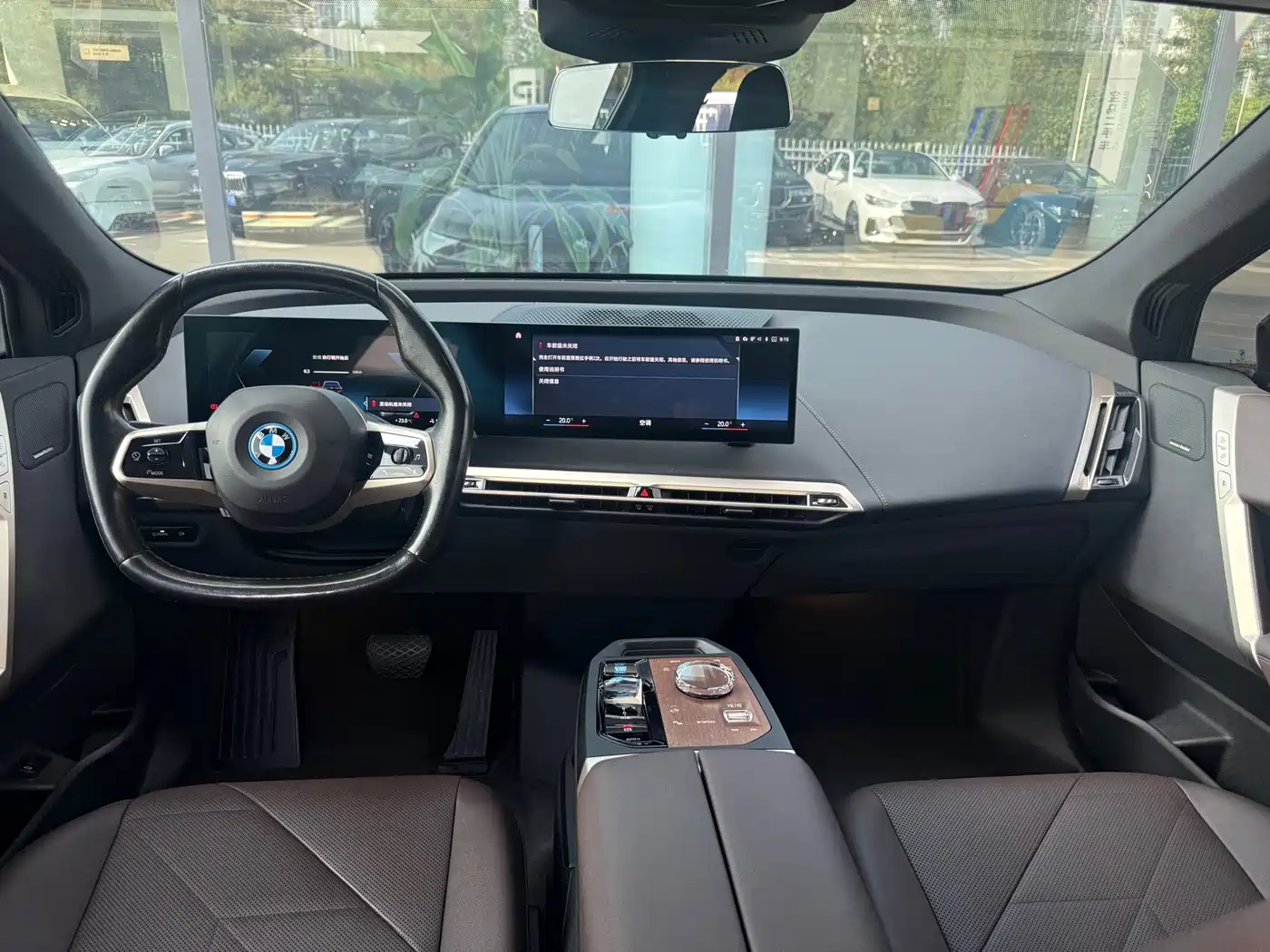 Photo 5 - BMW iX