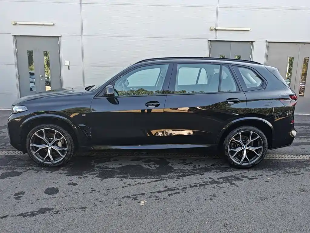 BMW X5 2026 2023 xDrive 30Li Premium M Sport Black Night Package