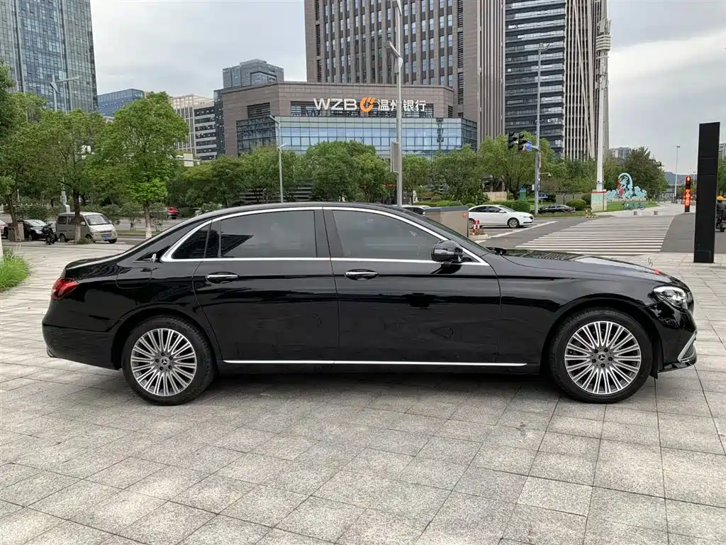 Mercedes-Benz E-Class 2023 E 300 L Fashion фото 9