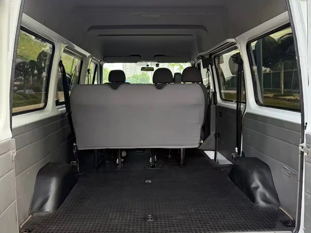 Ford Classic Transit 2016 2016 Model 2.4L Gasoline Short Wheelbase 6-Seat Medium Roof Multi-Purpose Vehicle 4G64S4N