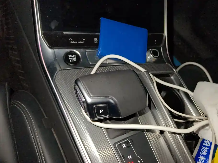 Фото 15 - Audi A6L
