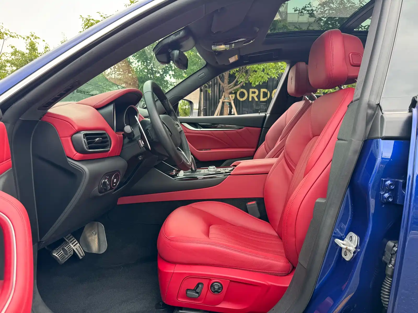 Photo 4 - Maserati Levante