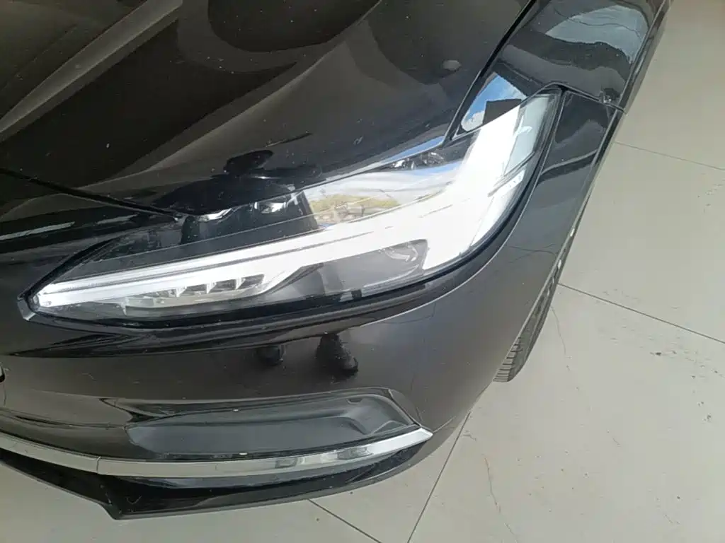 Фото 24 - Volvo S90