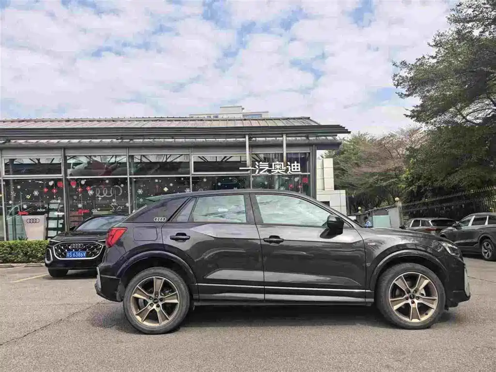 AUDI Q2L