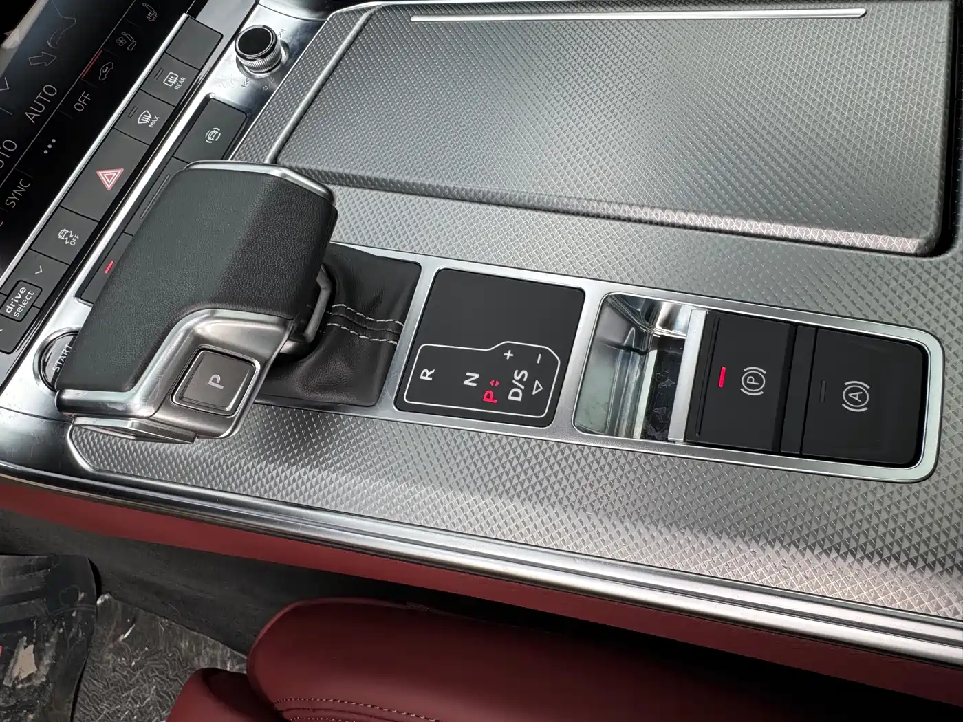 Audi A7L 2024 45 TFSI quattro S-line Black Warrior Edition фото 15
