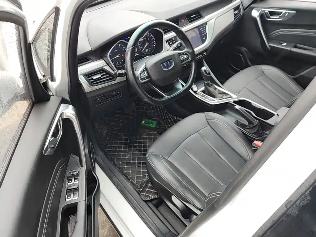 Фото 16 - Geely Vision X3