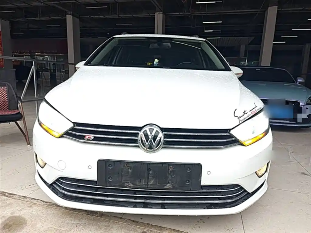 Volkswagen Golf Sportsvan 2016 230TSI Automatic Luxury фото 3