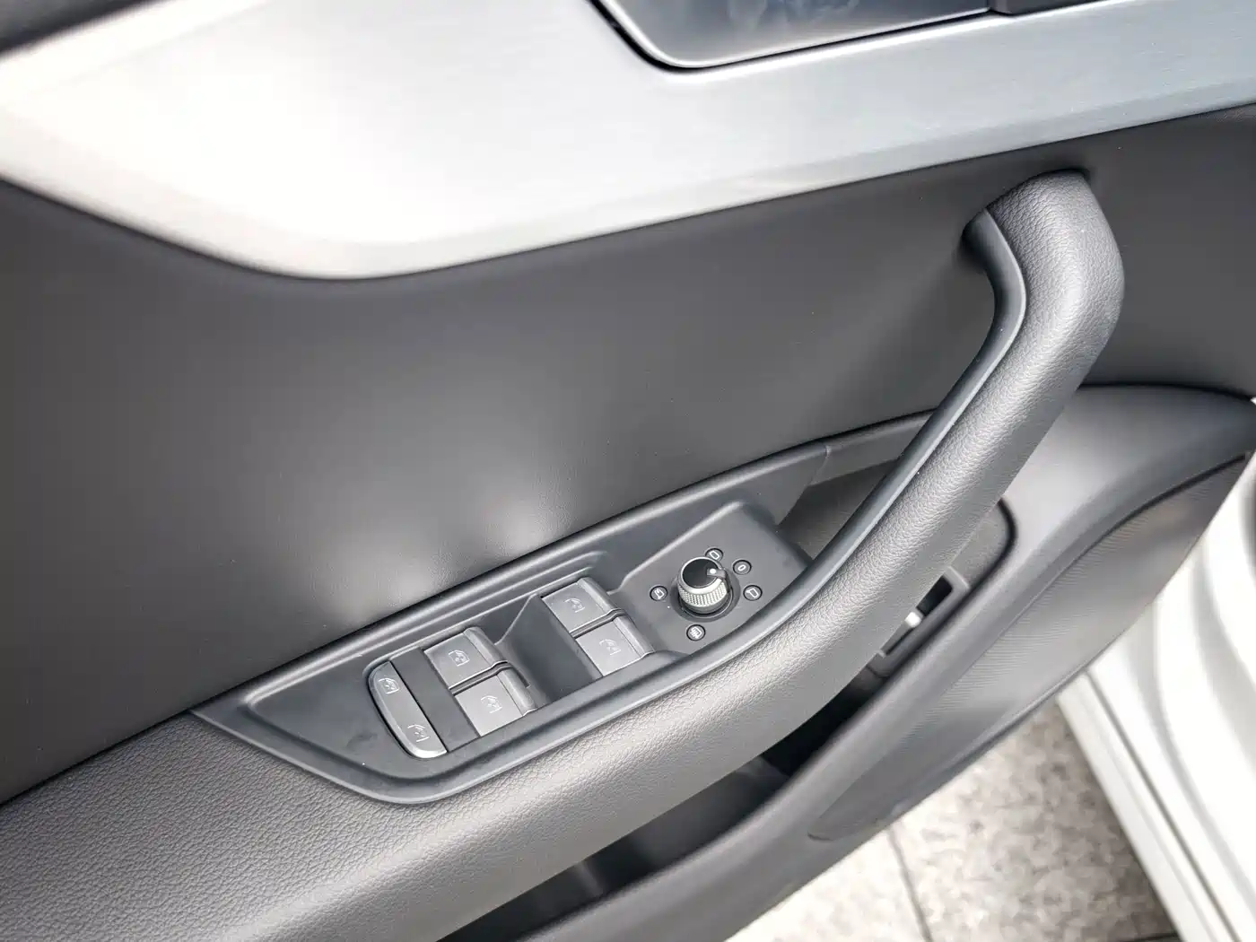 Audi A4L 2025 2025 2 Million Celebration Edition 40 TFSI Fashion Dynamic
