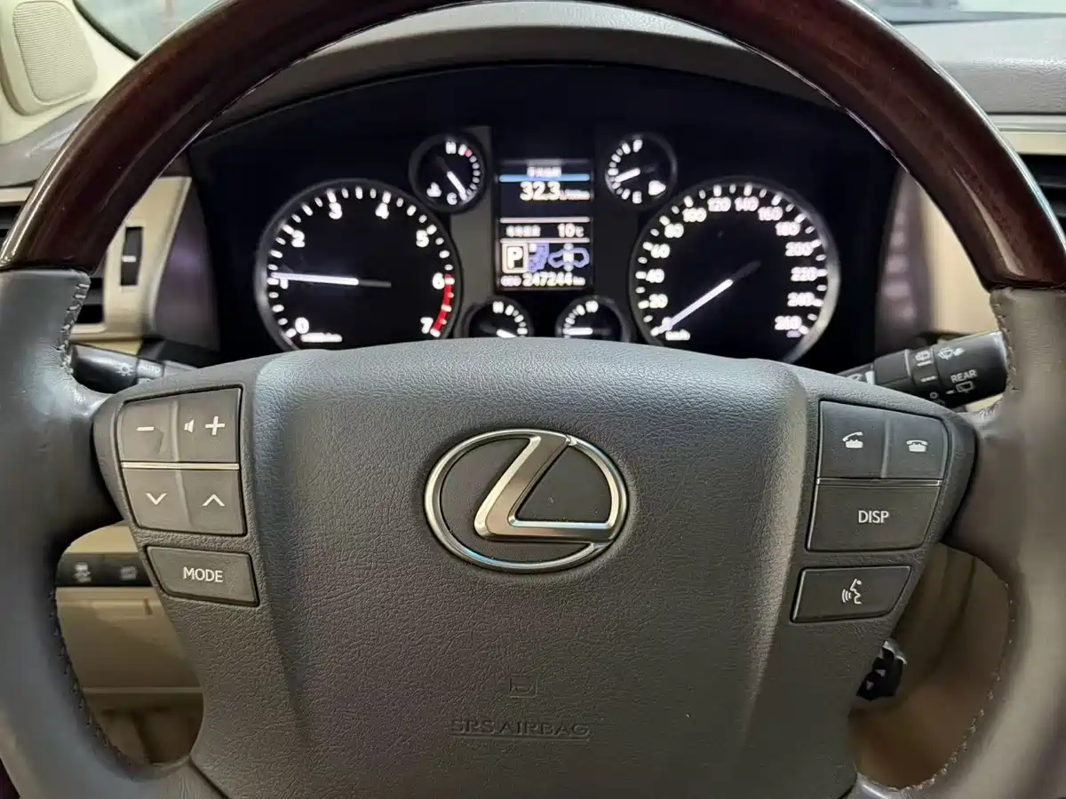 Lexus LX 2013 570 фото 9