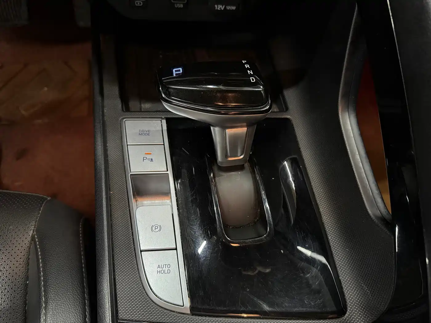 Hyundai Elantra 2023 Model 1.5L CVT LUX Premium Edition фото 9