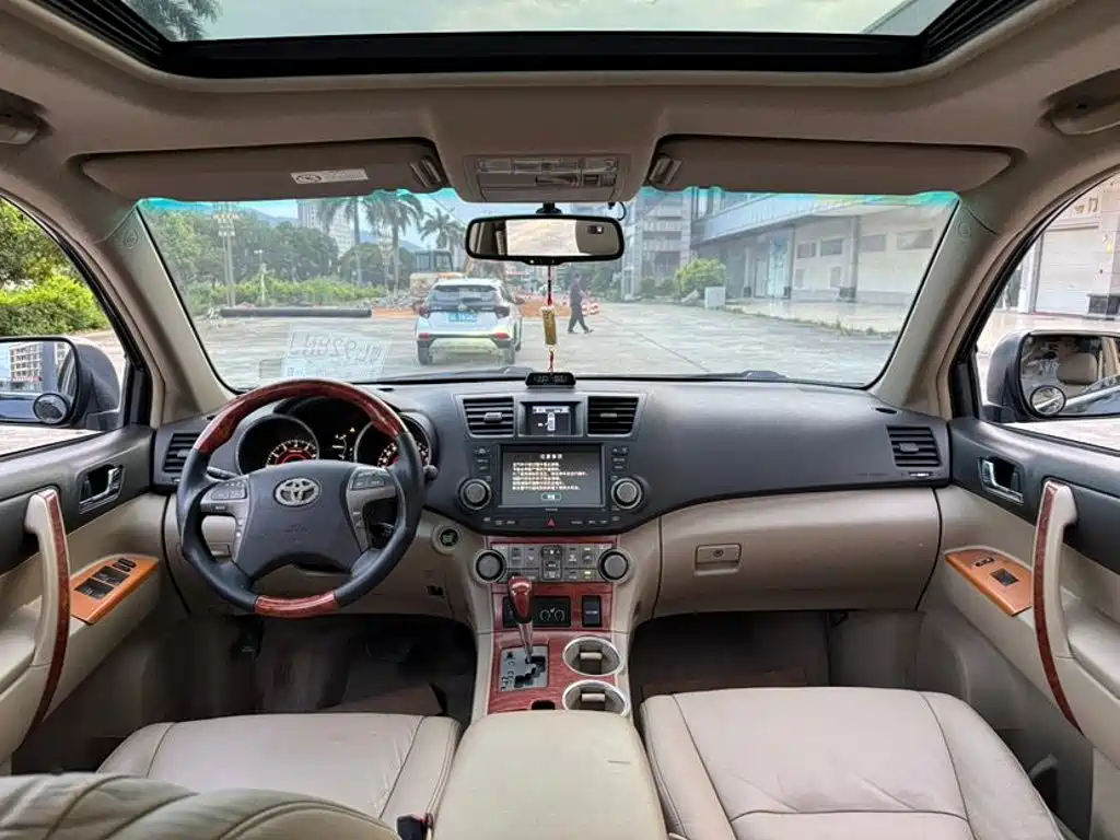 Фото 7 - Toyota Highlander