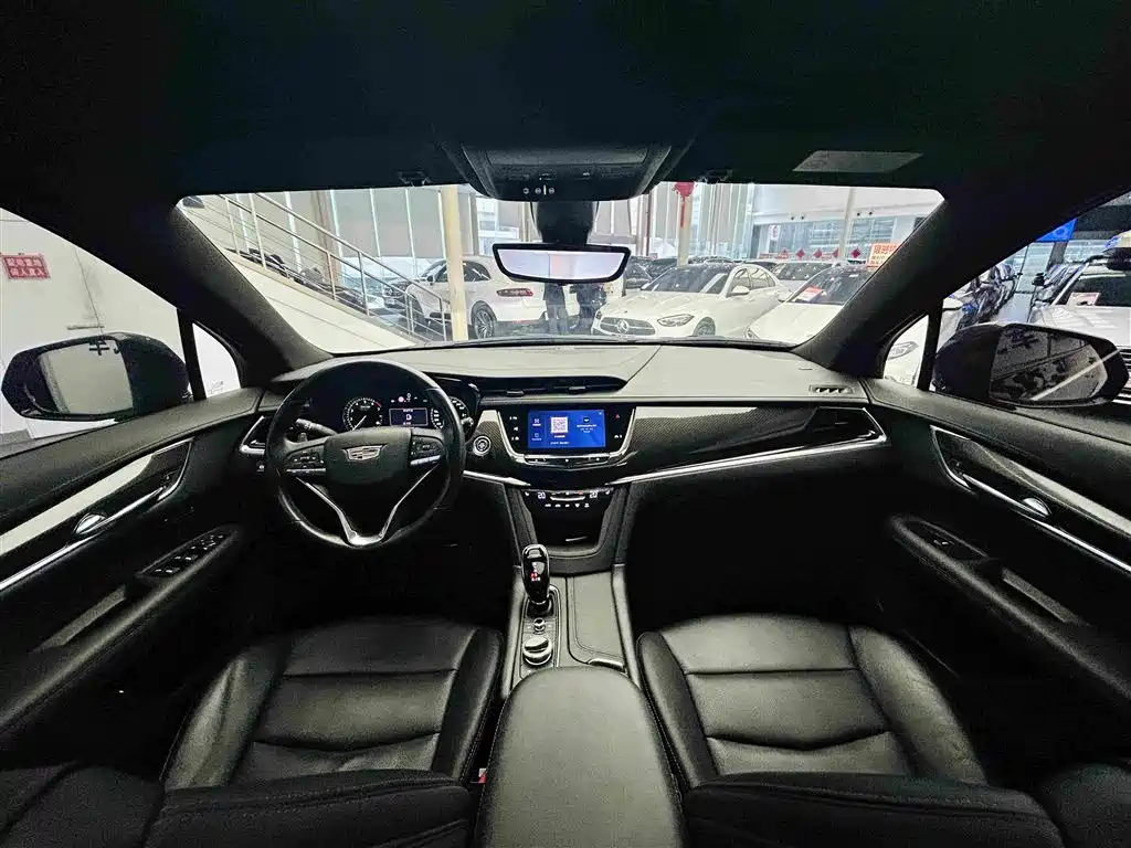 Фото 14 - Cadillac XT6
