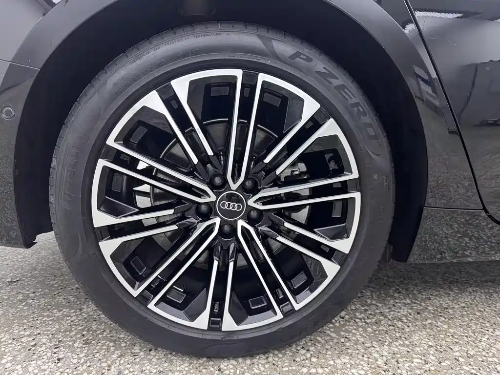 Photo 15 - Audi A6L
