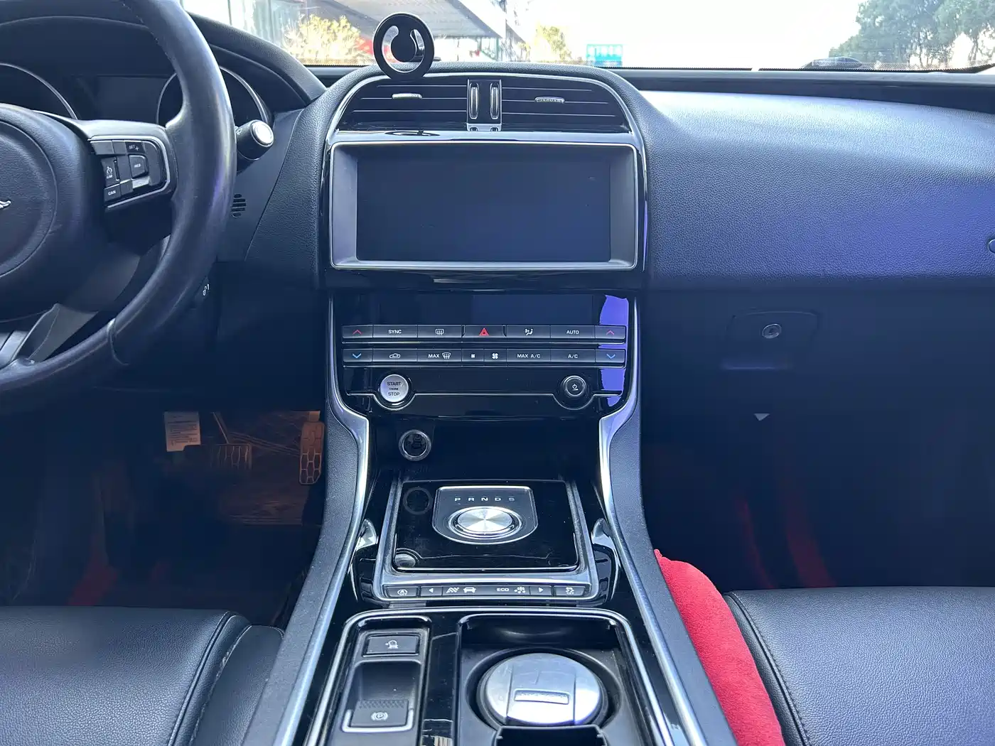 Photo 13 - Jaguar XEL