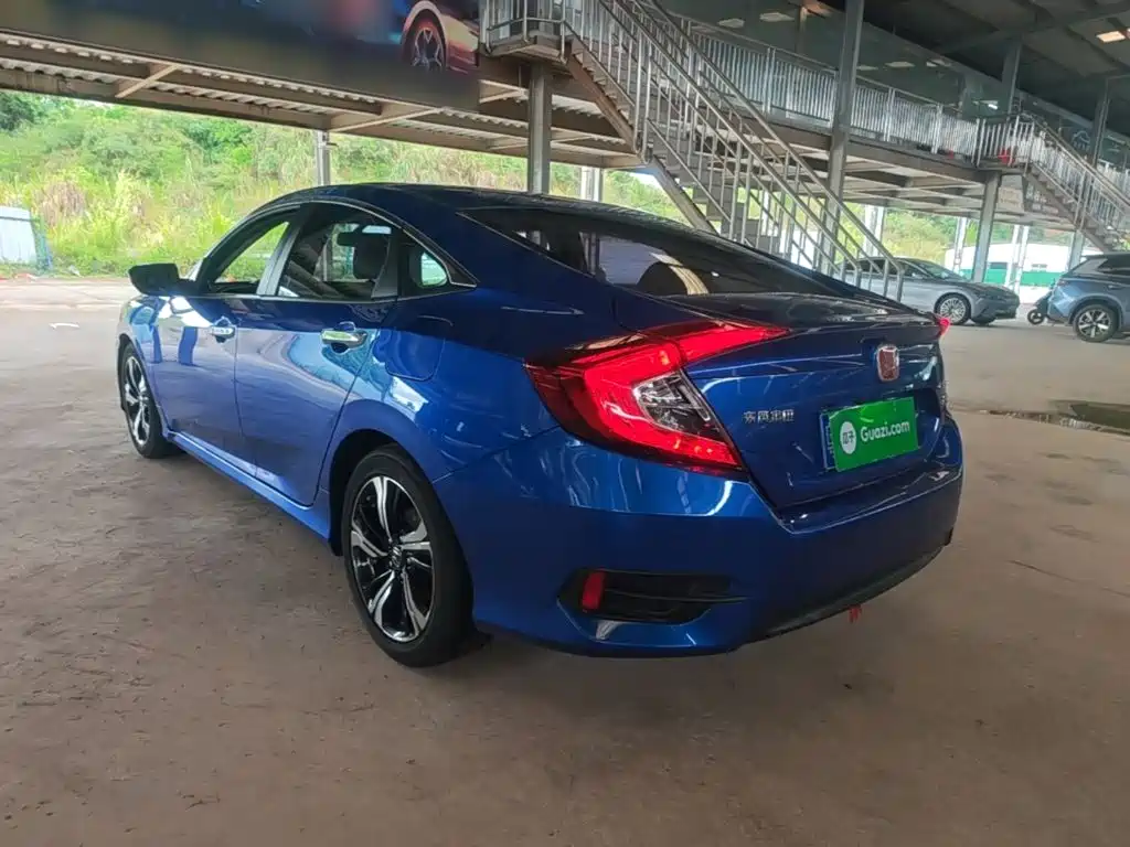 Photo 5 - Honda Civic