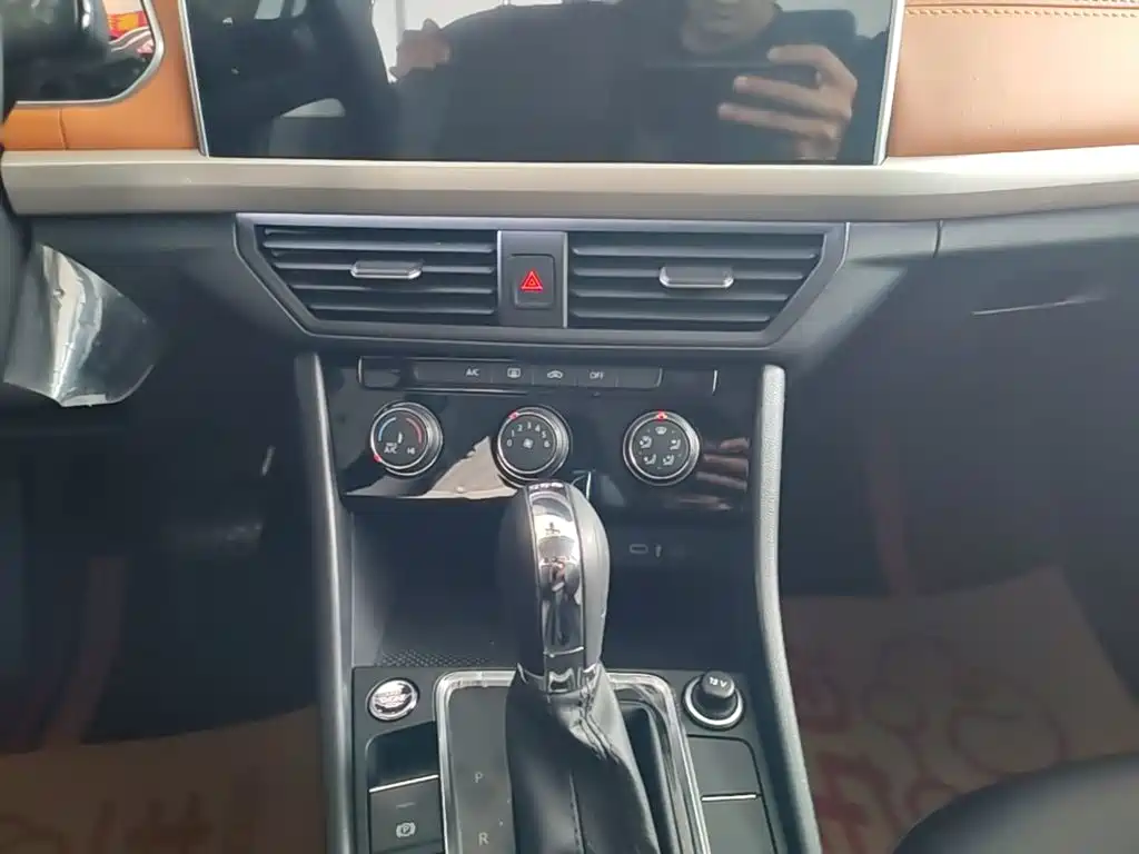 Volkswagen Bora 2025 2025 200TSI DSG Joy Ride Navigation Edition