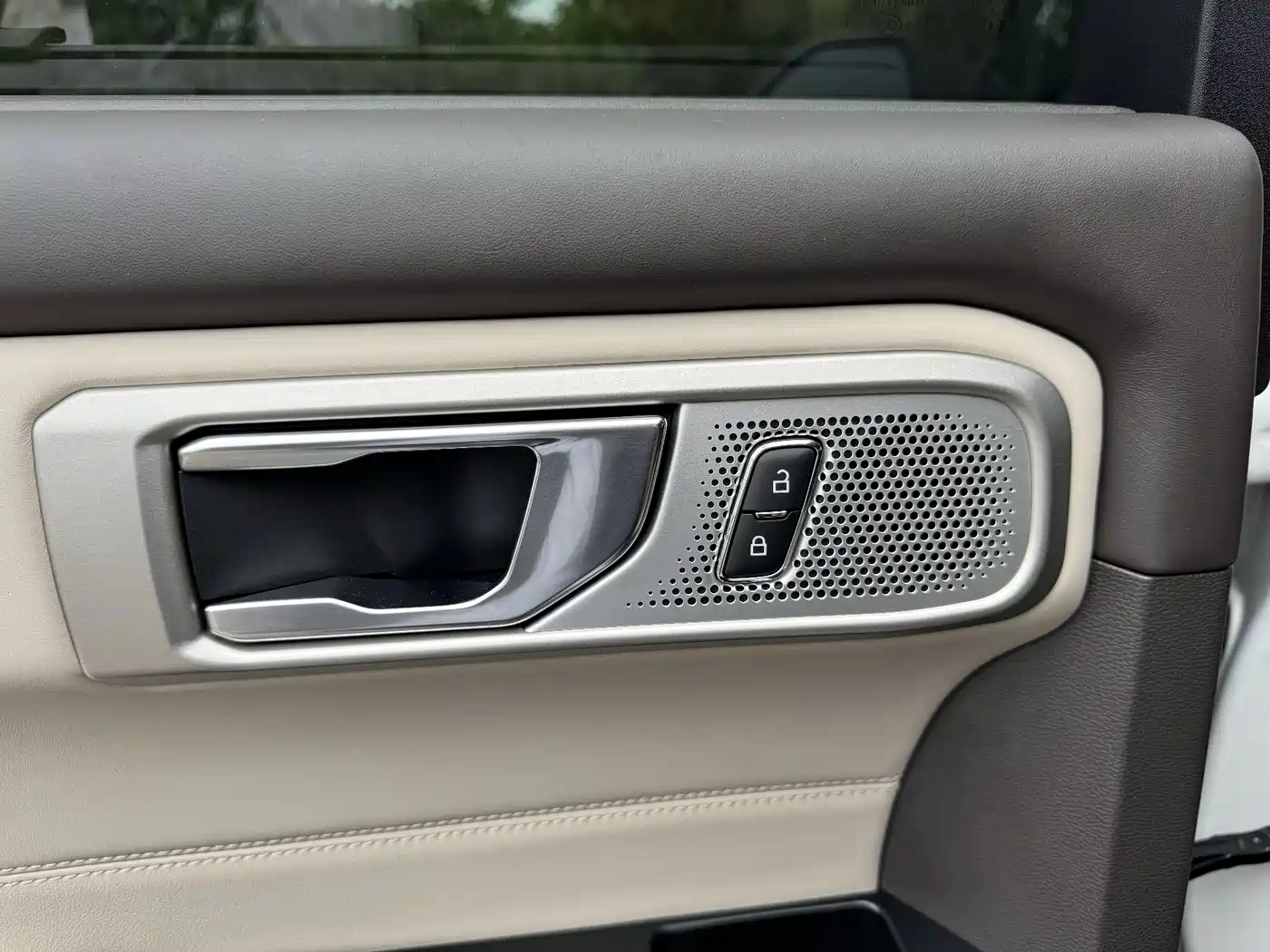 Фото 22 - Ford Explorer