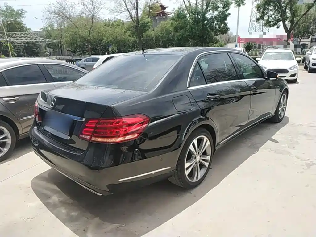 صورة 7 - Mercedes-Benz E-Class