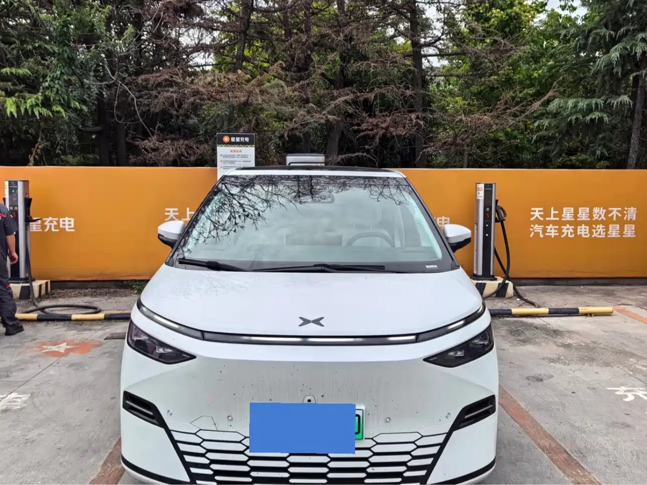 Фото 2 - XPeng X9