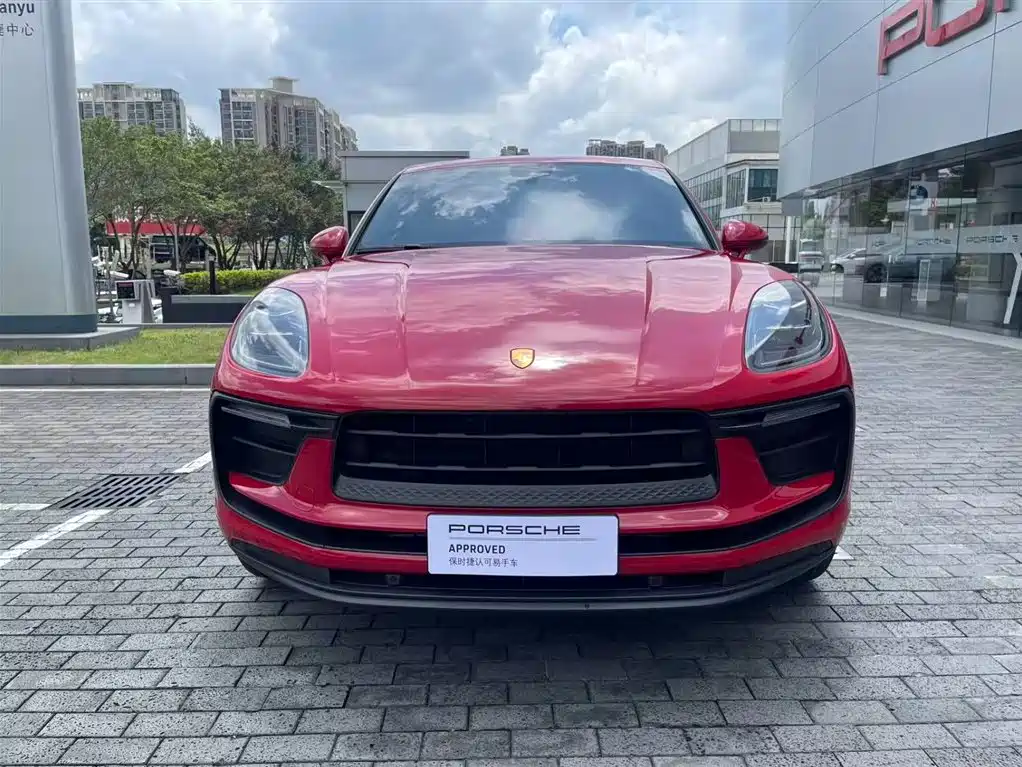 PORSCHE MACAN
