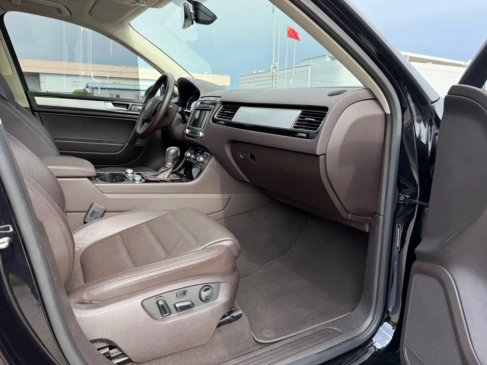 Фото 32 - Volkswagen Touareg