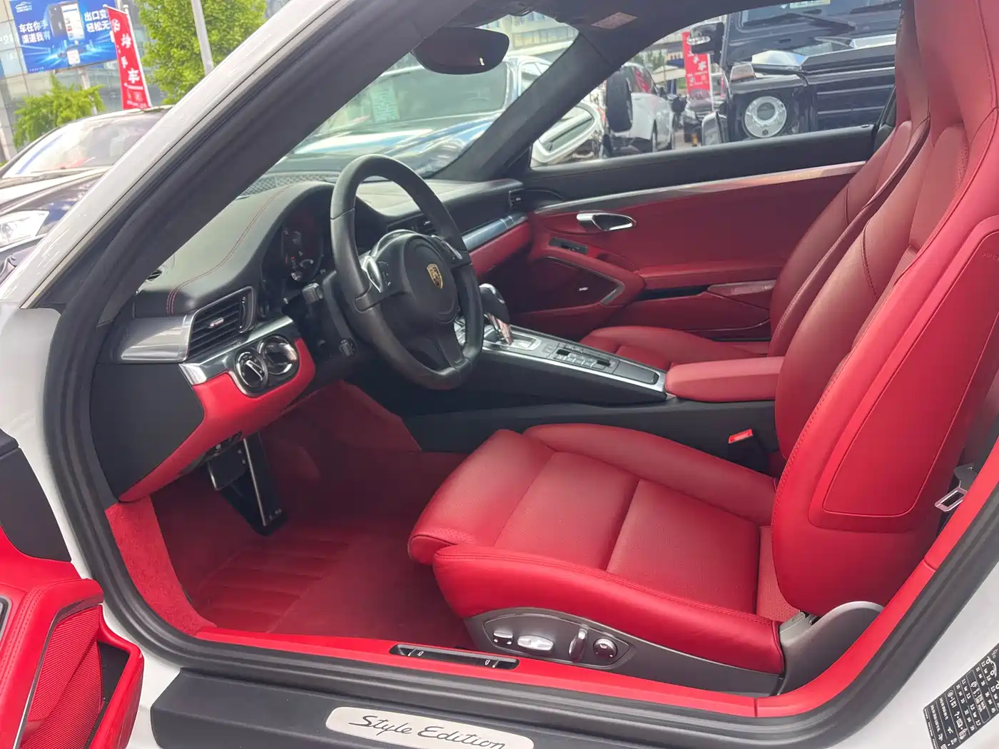 Porsche 911 2015 Carrera 4 3.4L Style Edition фото 10