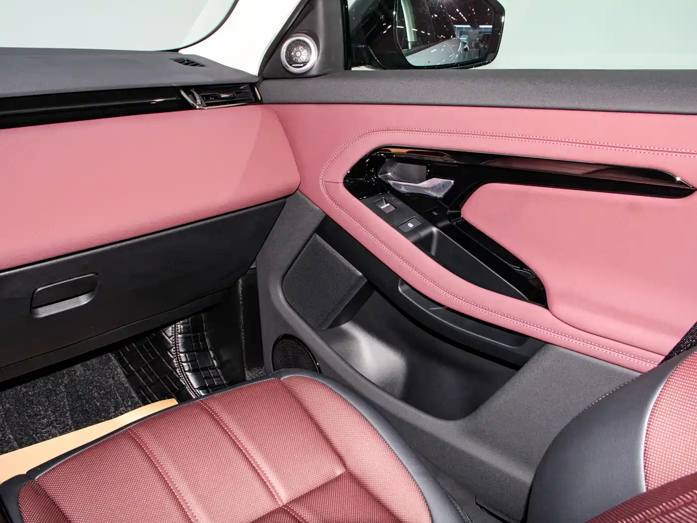Land Rover Range Rover Evoque 2024 Range Rover Evoque L 249PS Light Master Edition фото 19