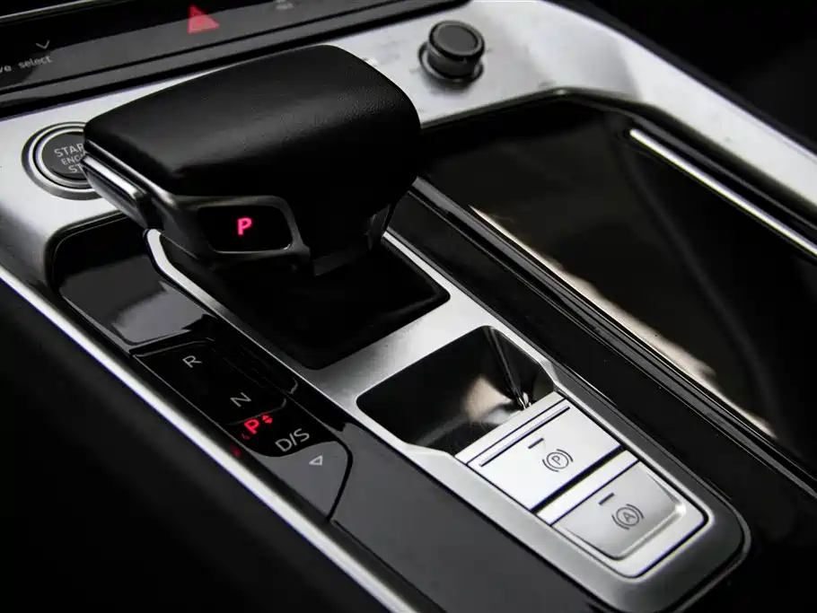 AUDI Q6