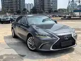 Фото 2 - Lexus ES