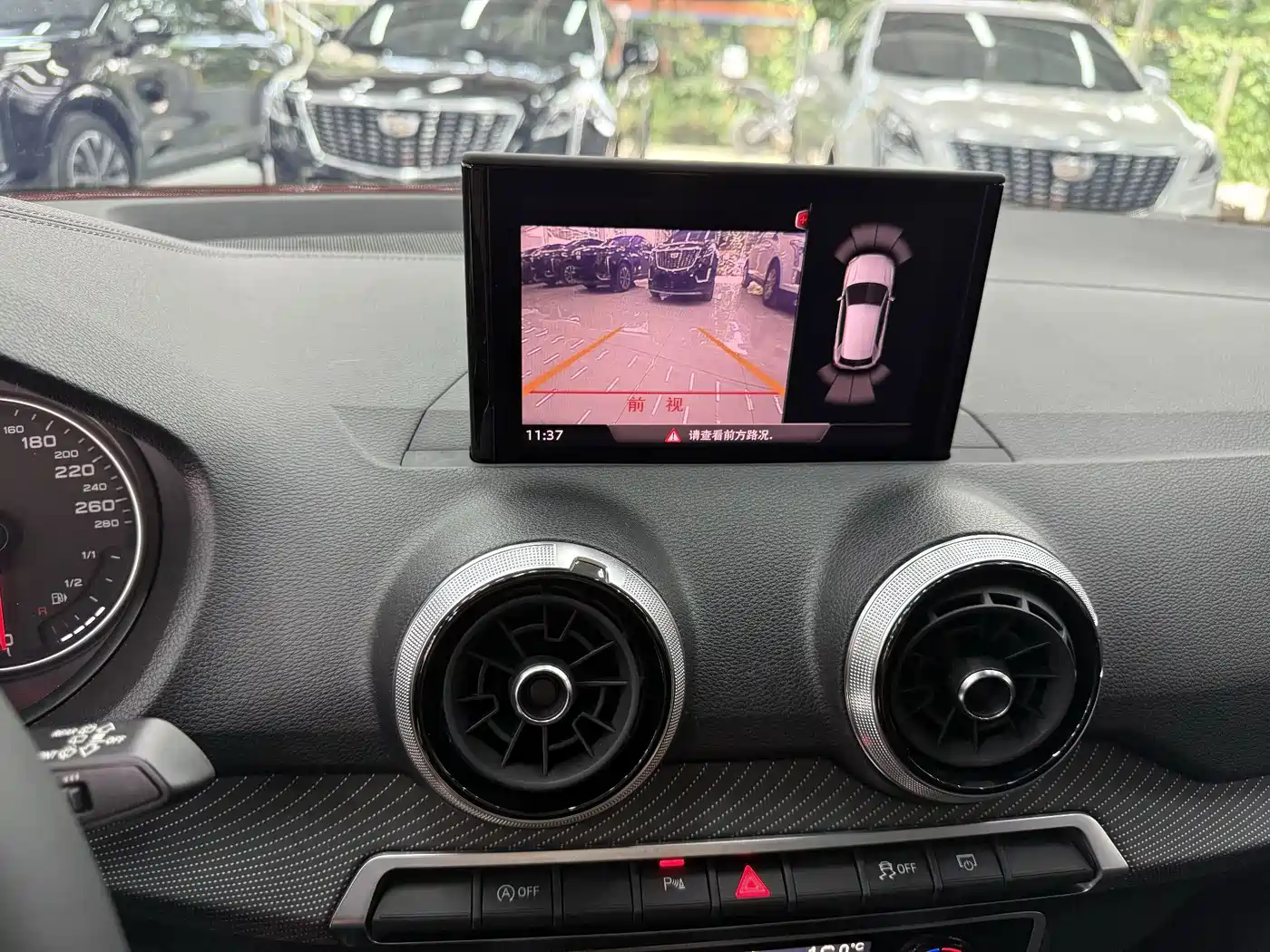 Фото 22 - Audi Q2L