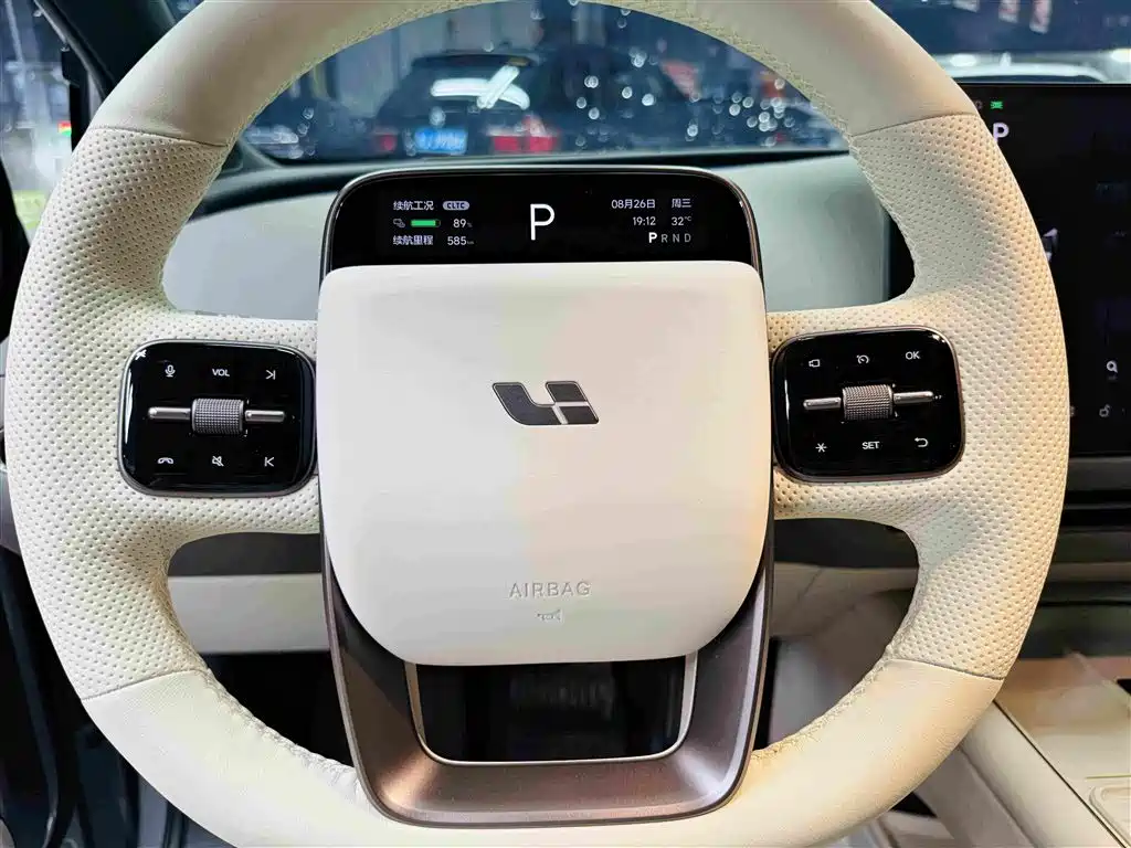 Li Auto i6 2026 2025 4WD Base Model