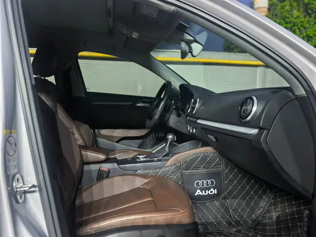 Audi A3 2014 Limousine 35 TFSI Auto Luxury фото 9