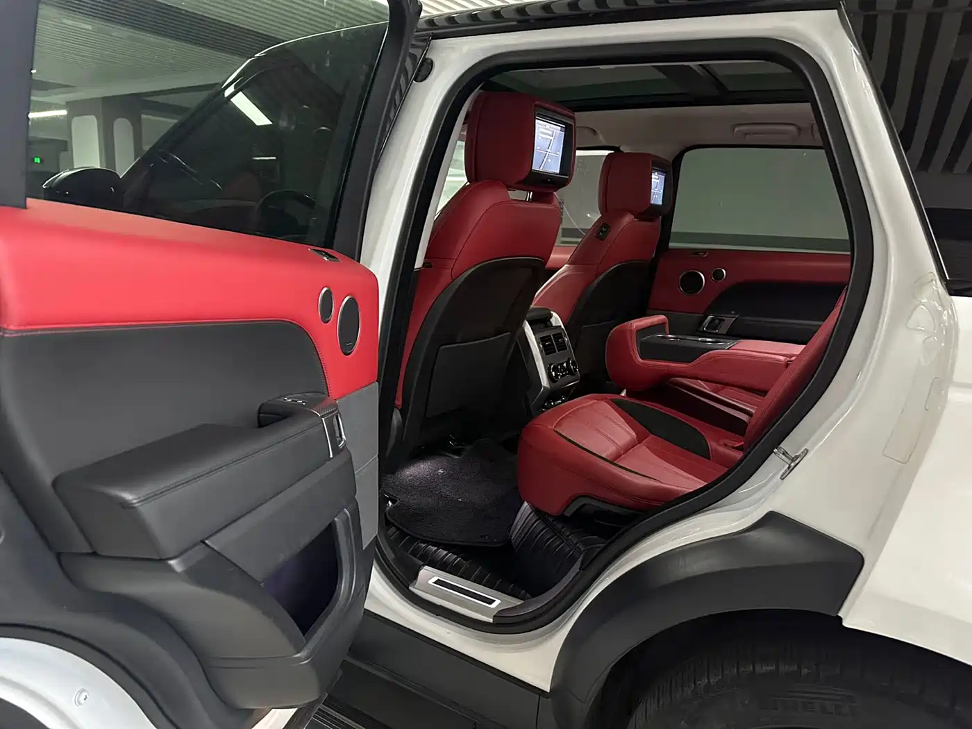 Land Rover Range Rover Sport 2021 3.0 L6 Gloss Black Edition фото 15