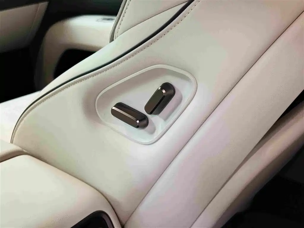 Li Auto i6 2026 2025 4WD Base Model