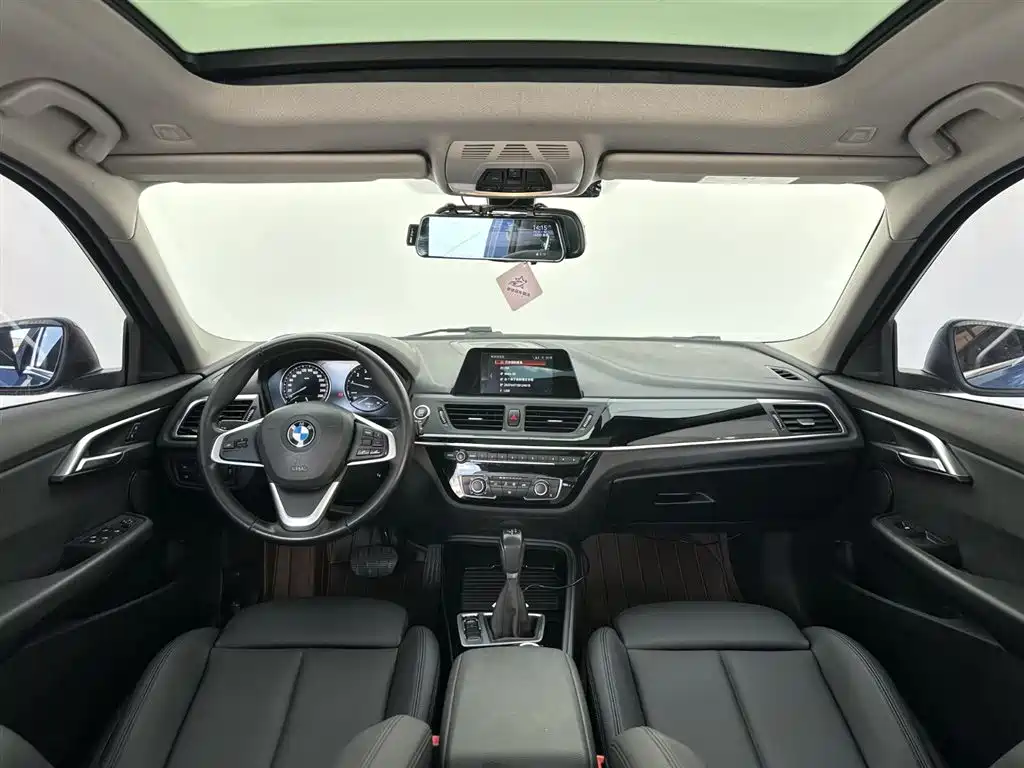 BMW 1 Series 2017 118i Sport фото 15