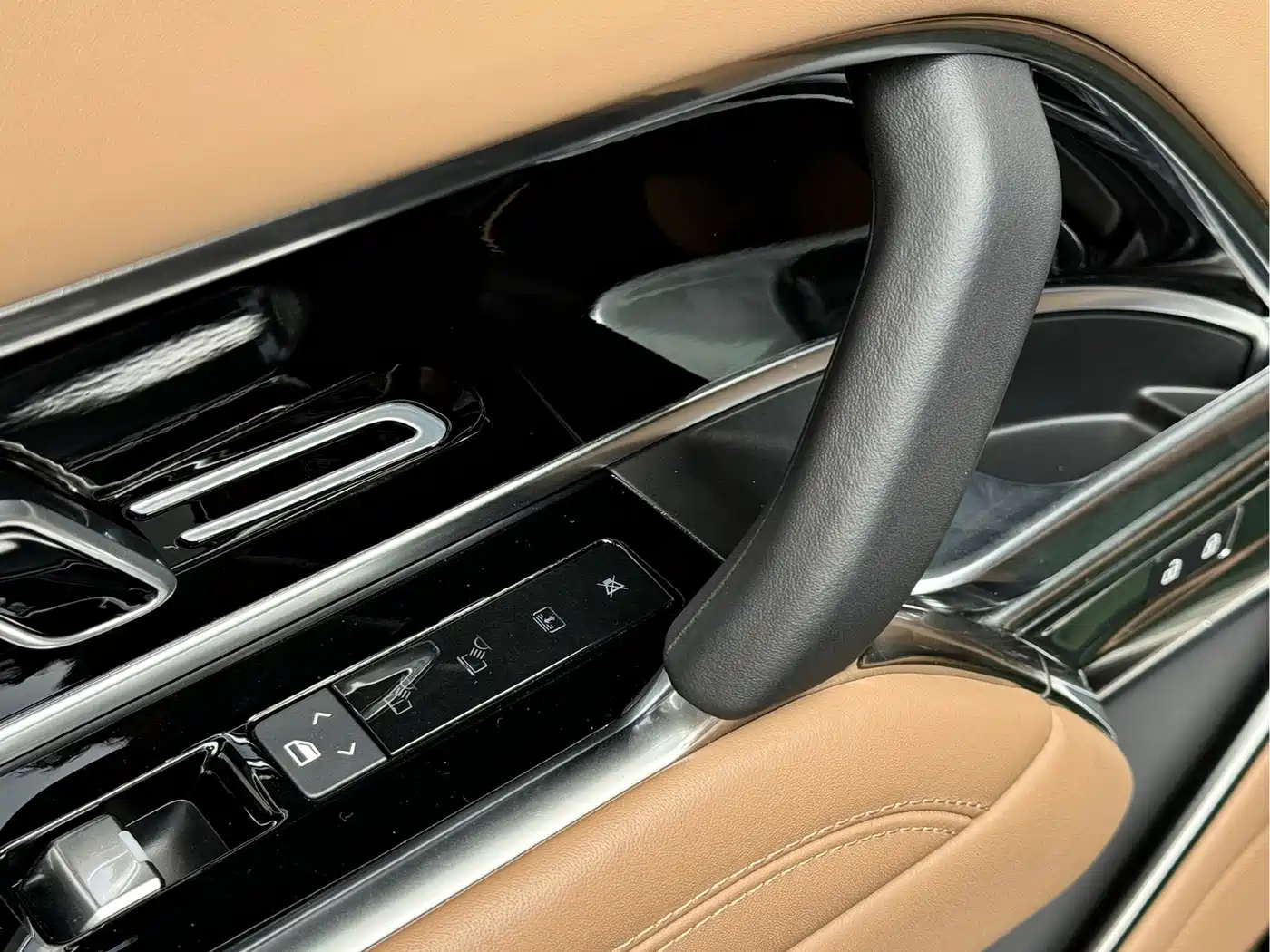 Photo 16 - Land Rover Range Rover
