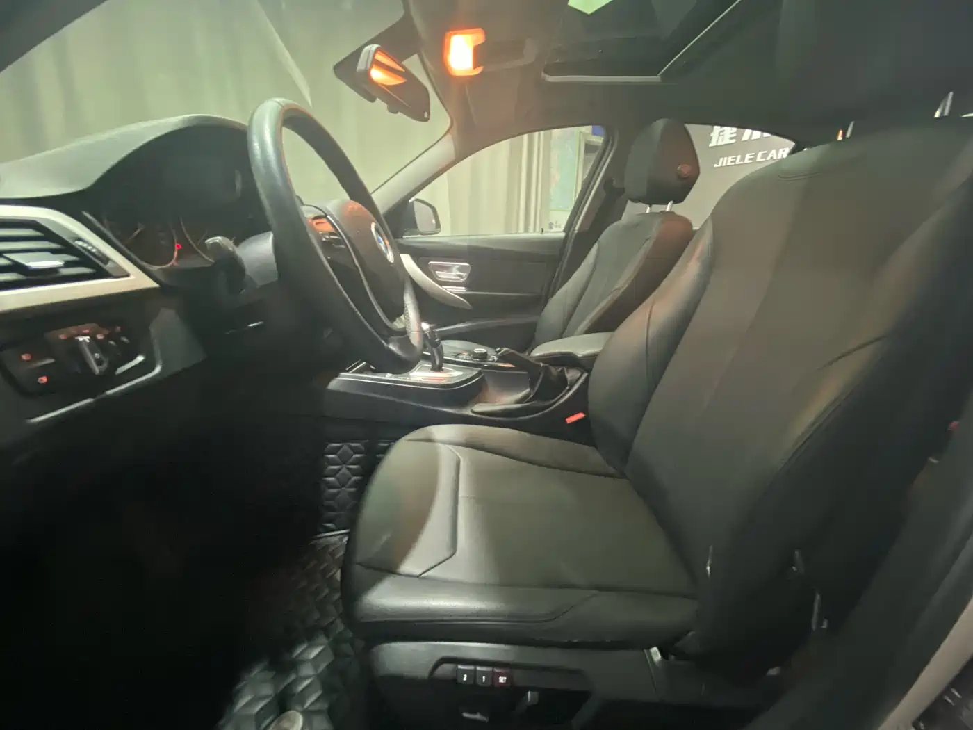 BMW 3 Series 2015 316i Progressive фото 9