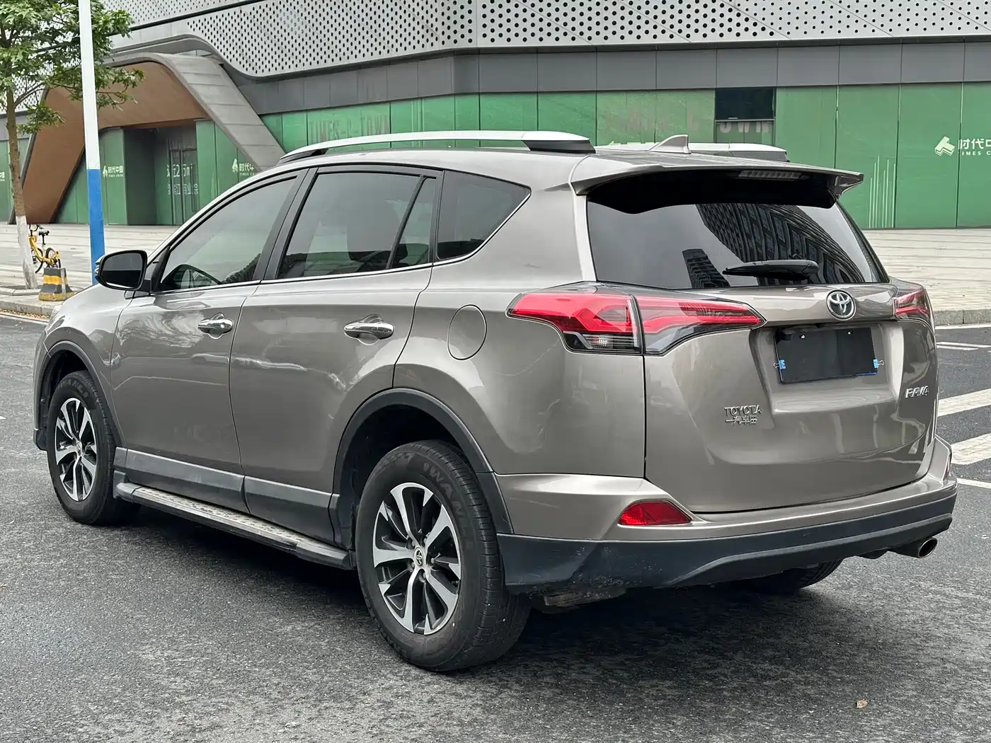 Toyota RAV4 Rongfang 2016 2.0L CVT 2WD Trend (China V) фото 9