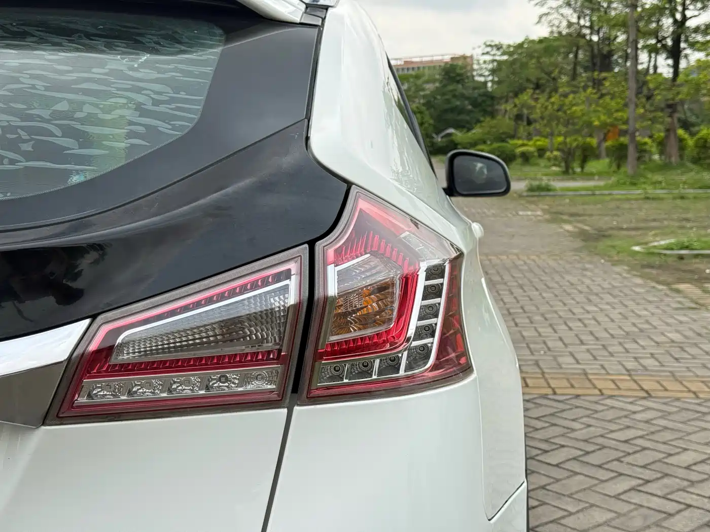 LUXGEN EXCELLENT 6 SUV