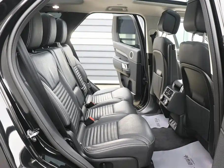 Land Rover Discovery 2023 360PS R-Dynamic SE фото 23