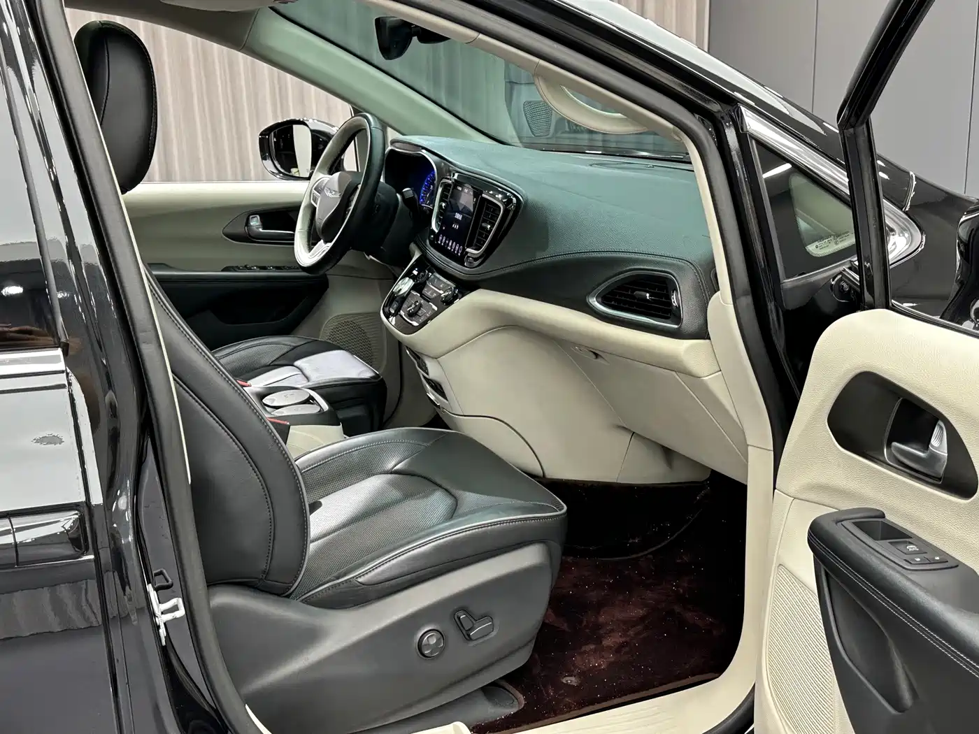 Chrysler Pacifica 2020 2017 3.6L Premium Edition