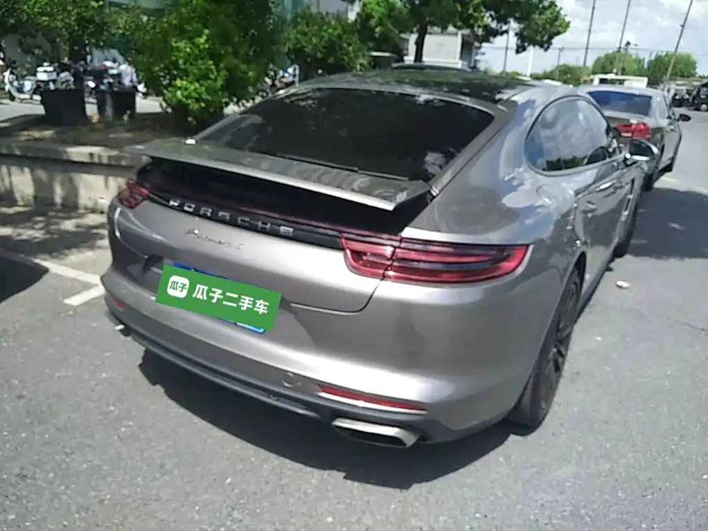 Photo 5 - Porsche Panamera