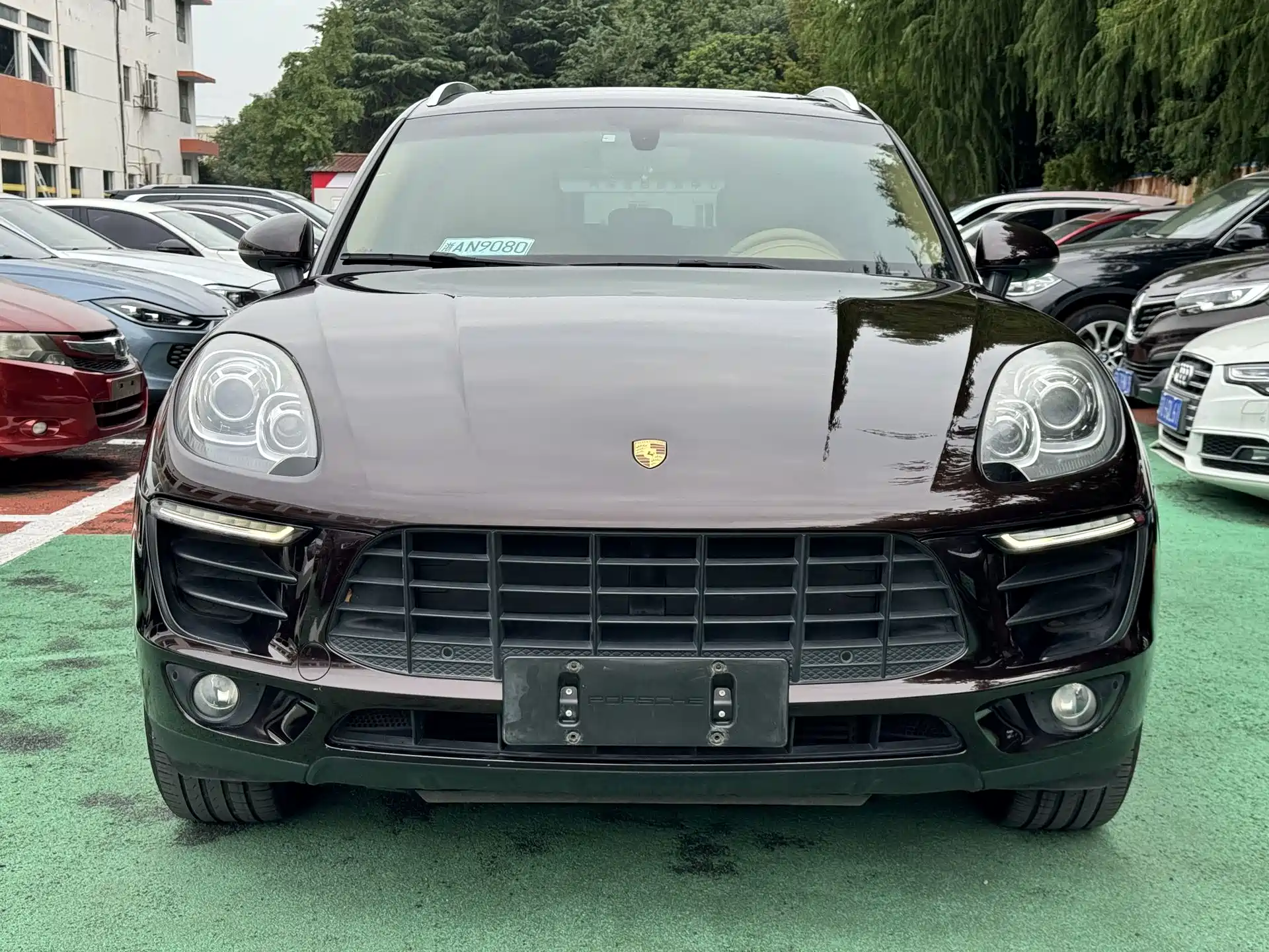 Photo 1 - Porsche Macan