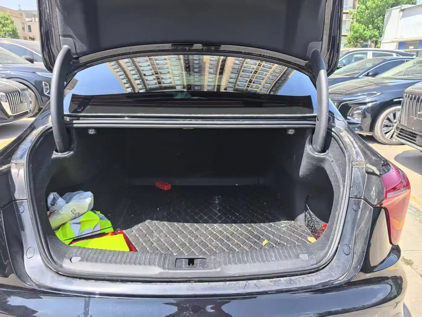 Hongqi H5 2024 2.0T Automatic Smart Connect Flag Smooth Edition фото 13