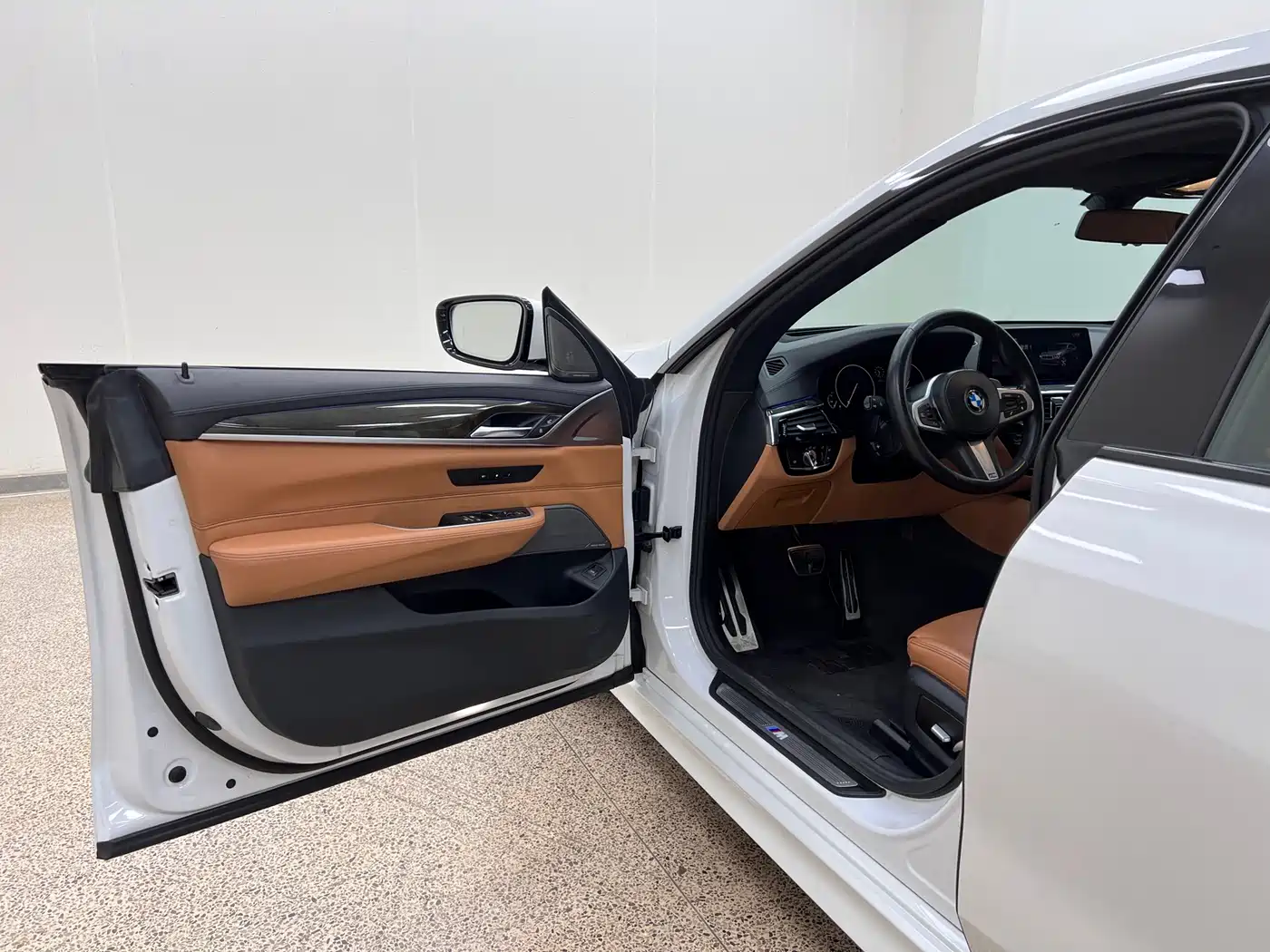 BMW 6 Series GT 2019 630i M Sport Package фото 16