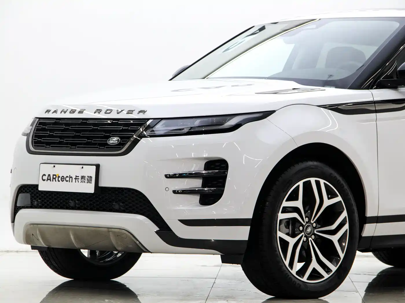 Land Rover Range Rover Evoque 2024 Range Rover Evoque L 249PS Light Master Edition фото 23