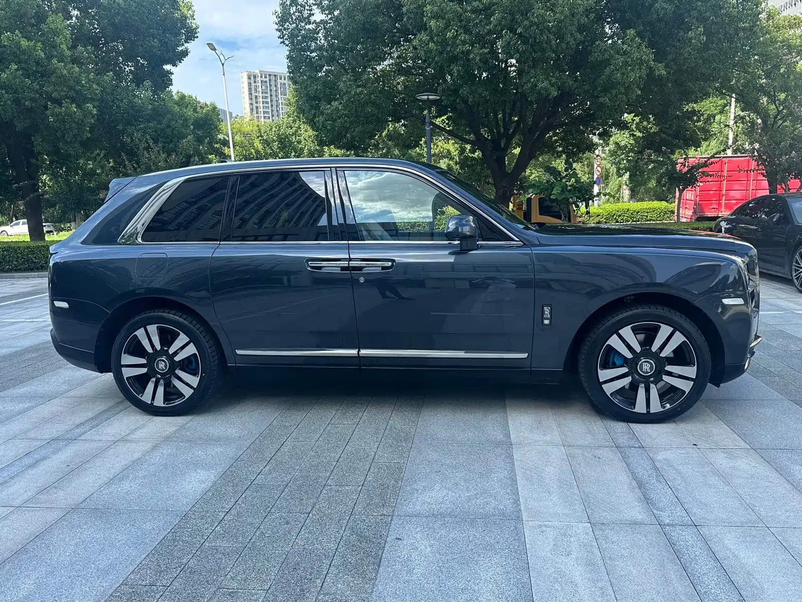 Фото 3 - Rolls-Royce Cullinan