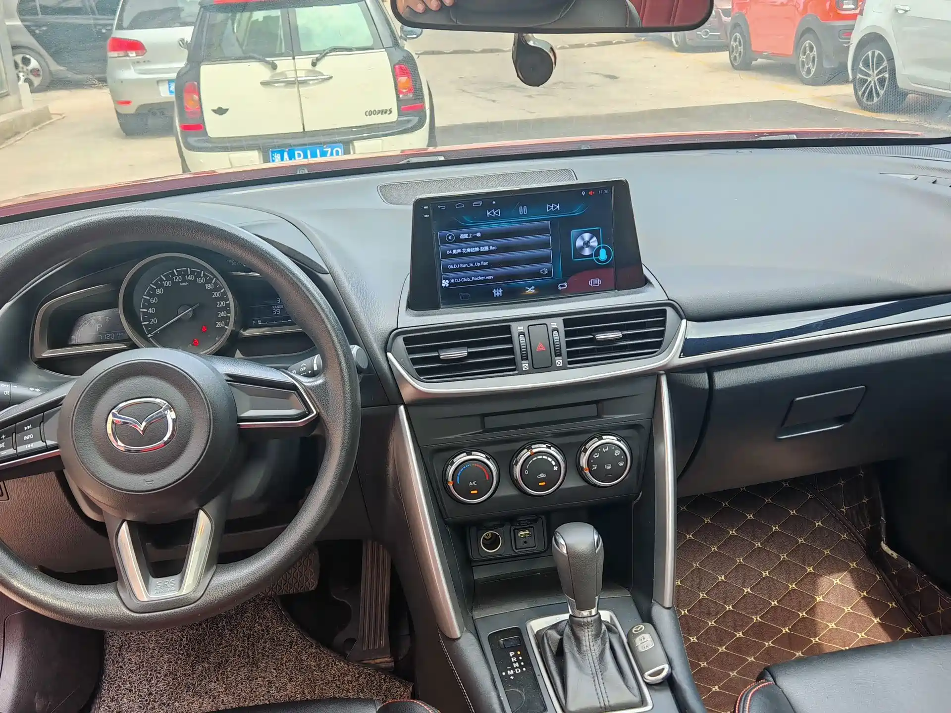 Photo 6 - Mazda CX-4