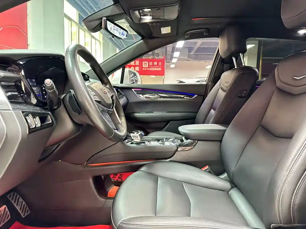 Фото 7 - Cadillac XT5